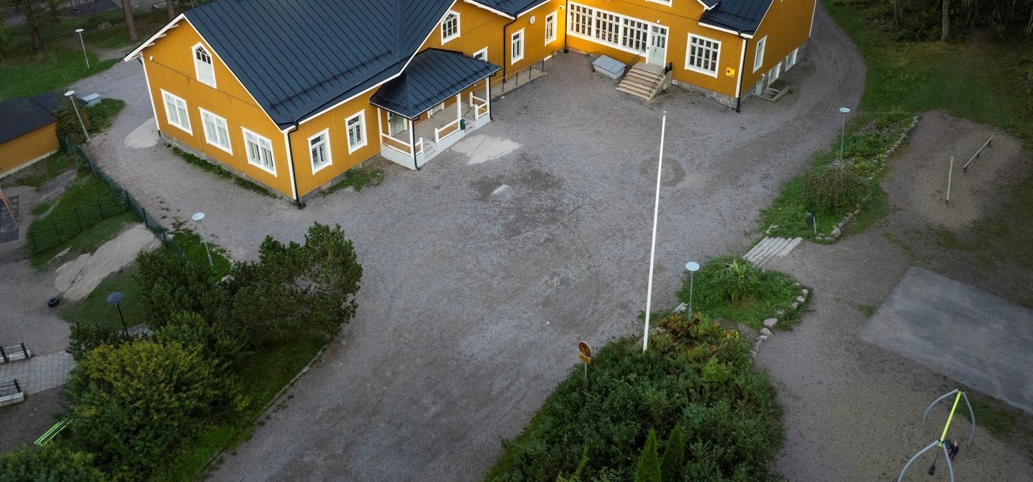 Haukkamäen koulu Karkkila herokuva