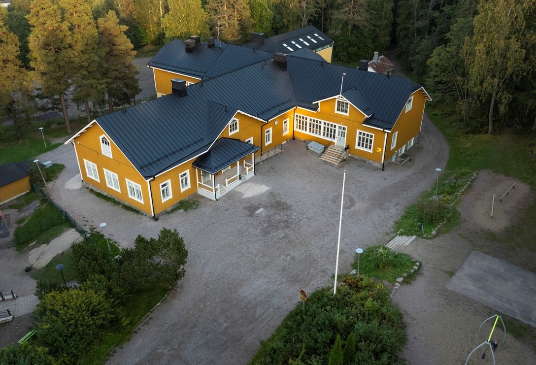 Haukkamäen koulu Karkkila. Kuva: Petteri Kivimäki