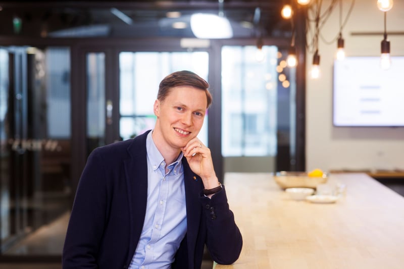 Ossi kaihua. Kuvaaja: Petteri Kivimäki